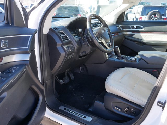 Certified 2018 Ford Explorer Platinum image 12