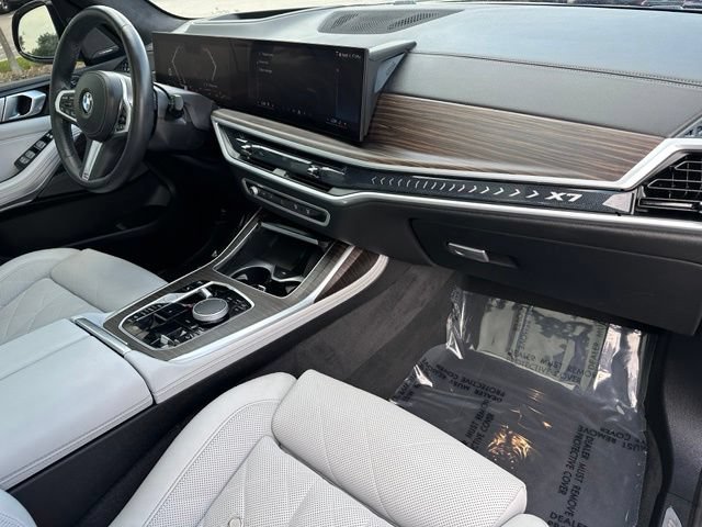 Used 2024 BMW X7 xDrive40i w/ M Sport Package AWD/4WD image 9