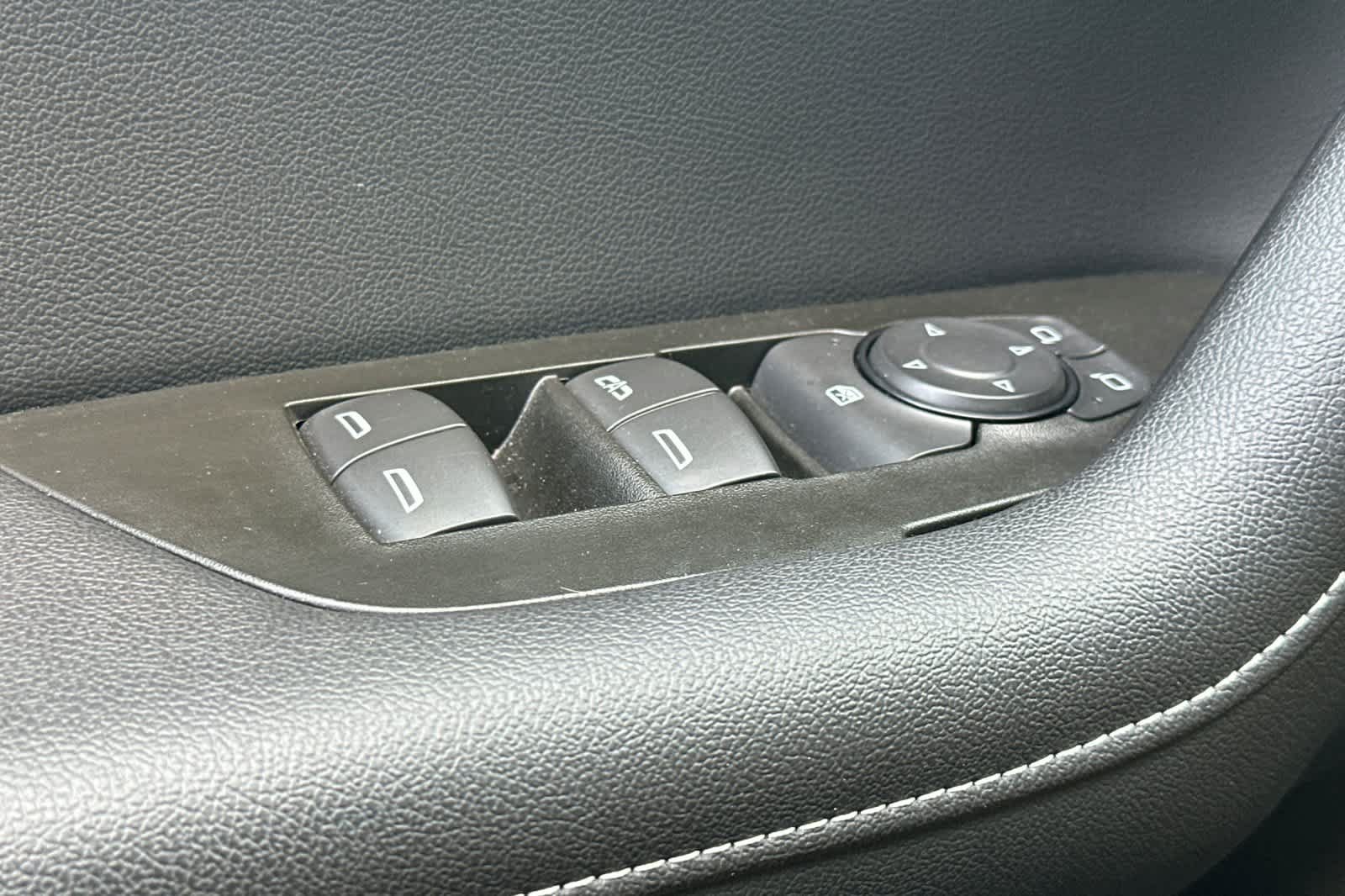 Used 2025 Chevrolet Blazer LT AWD/4WD image 13