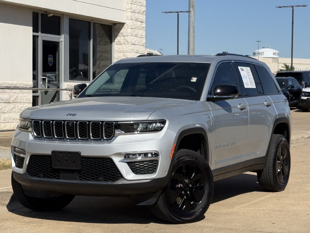 Used 2022 Jeep Grand Cherokee Limited 4xe w/ Luxury Tech Group II AWD/4WD image 2