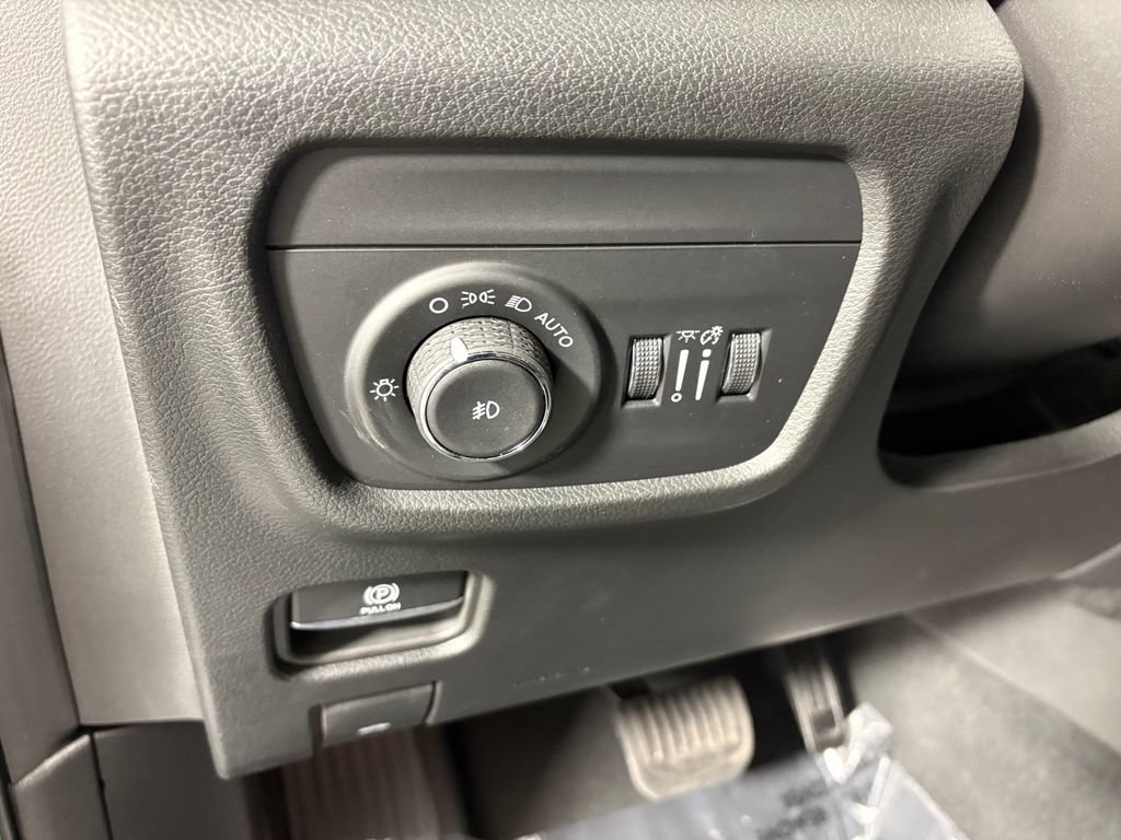 Used 2026 Jeep Grand Cherokee Limited AWD/4WD image 14