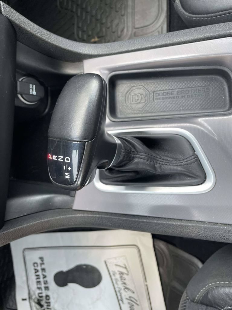 Used 2022 Dodge Charger SXT w/ Leather Interior Group RWD image 17