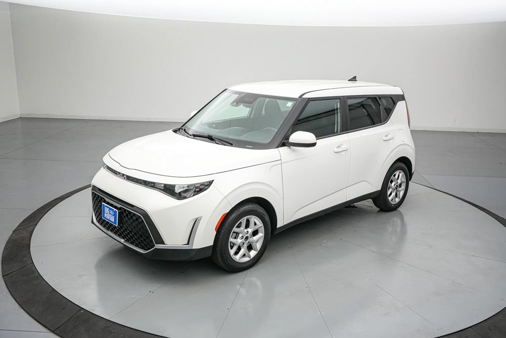 Used 2025 Kia Soul LX w/ LX Technology Package FWD image 8