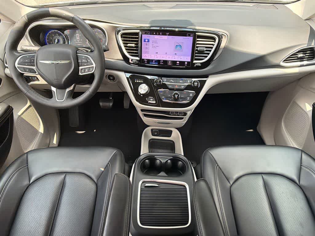Used 2023 Chrysler Pacifica Touring-L FWD image 19