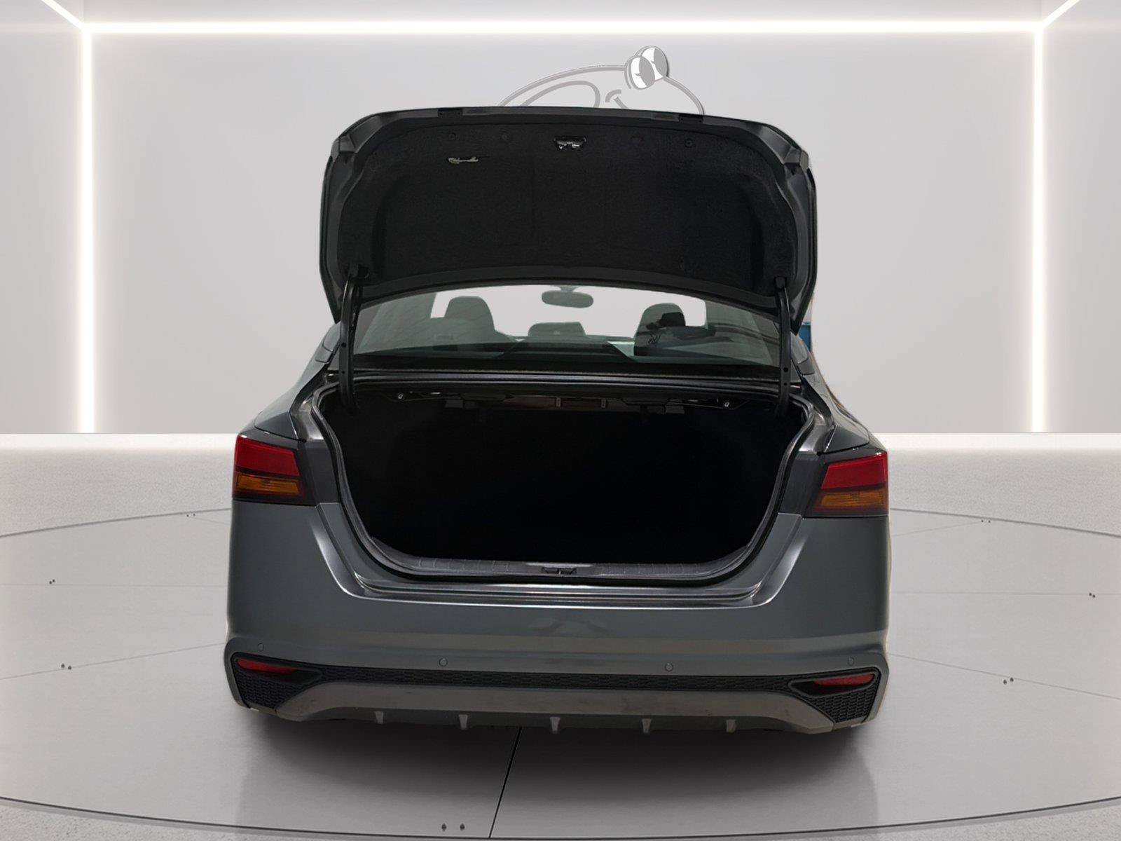 Used 2024 Nissan Altima 2.5 SV FWD image 9