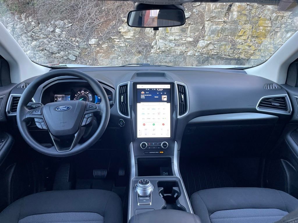 Certified 2024 Ford Edge SE image 12