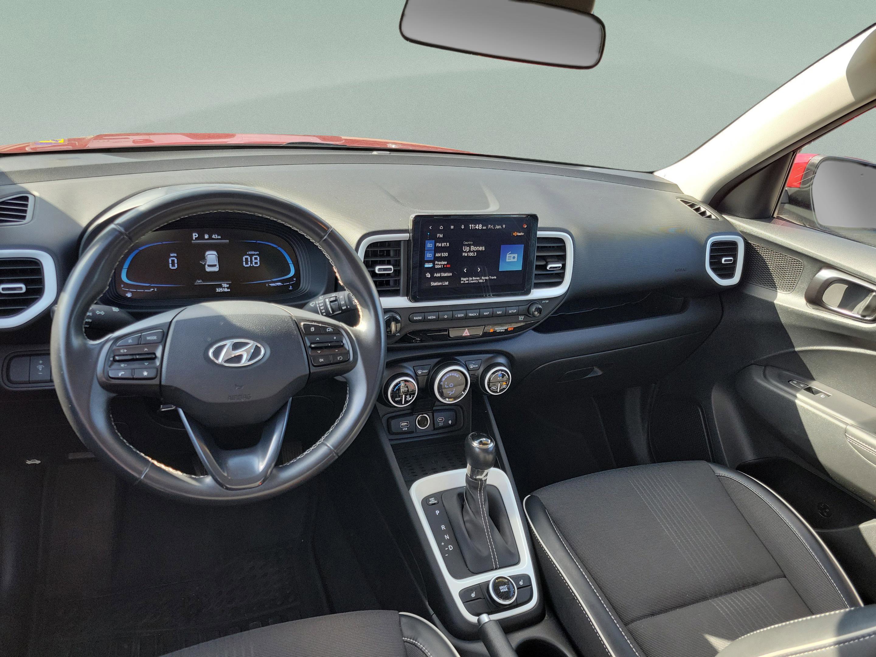 Used 2023 Hyundai Venue Limited image 17