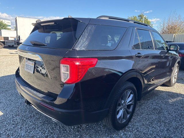 Certified 2022 Ford Explorer XLT w/ Equipment Group 202A image 3