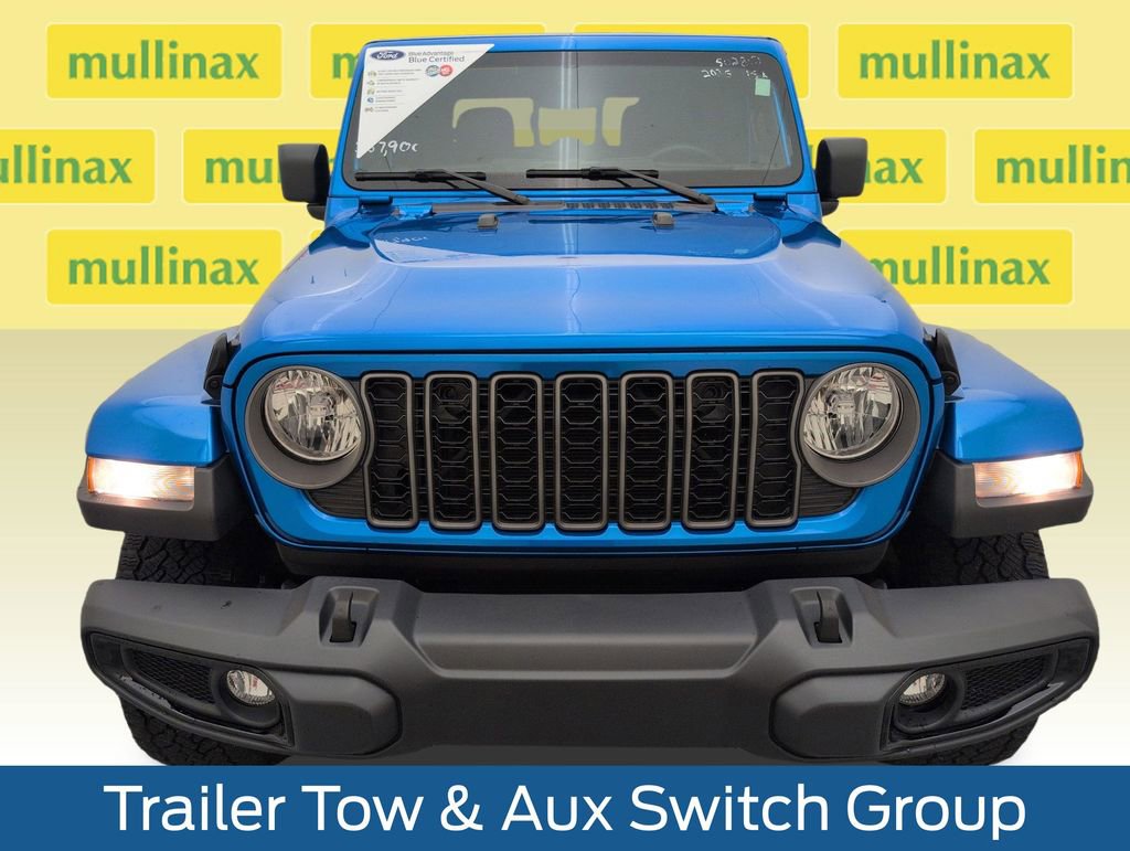 Used 2025 Jeep Gladiator Sport AWD/4WD image 14
