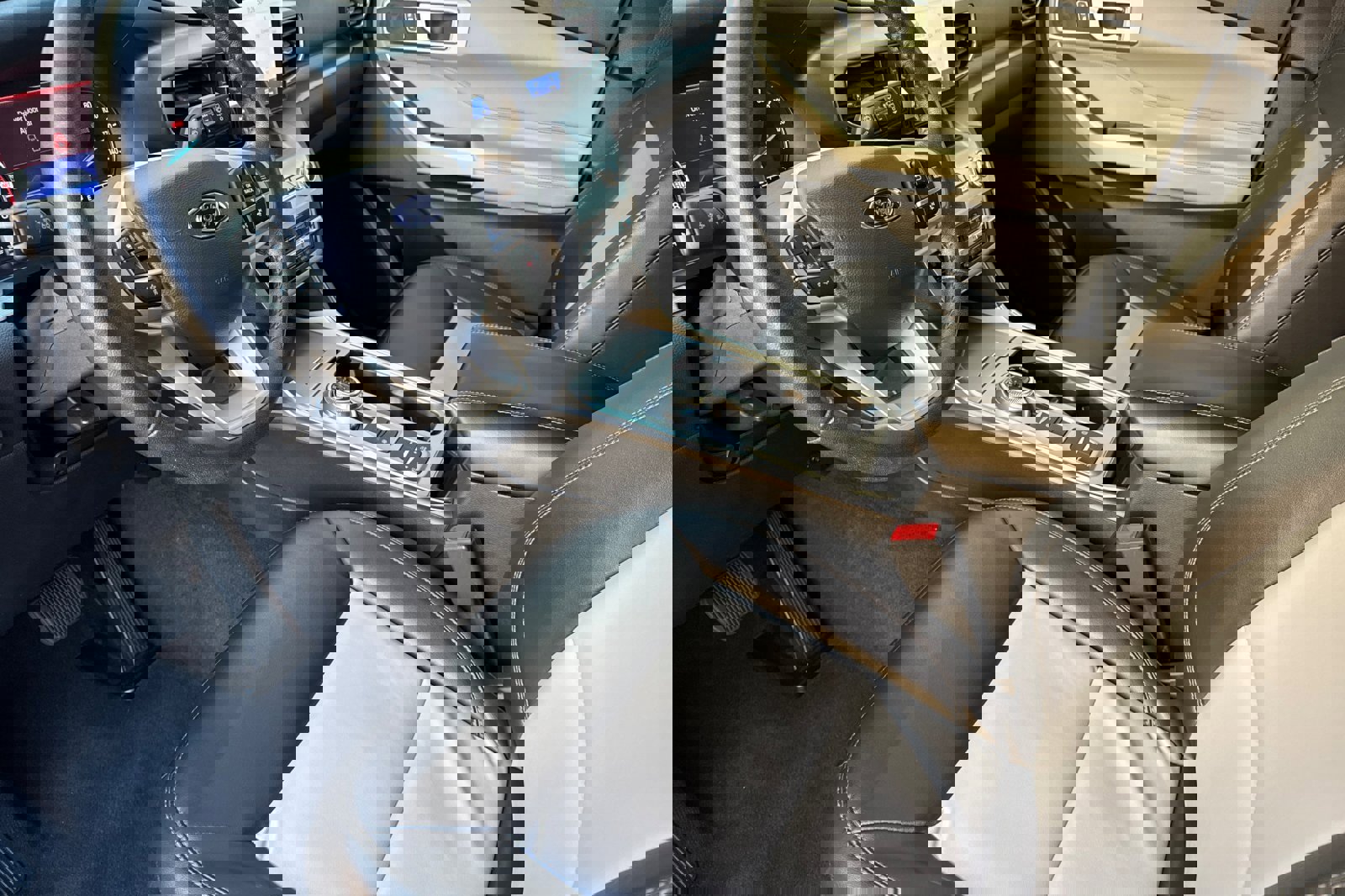 Certified 2022 Ford Explorer XLT w/ Equipment Group 202A image 11