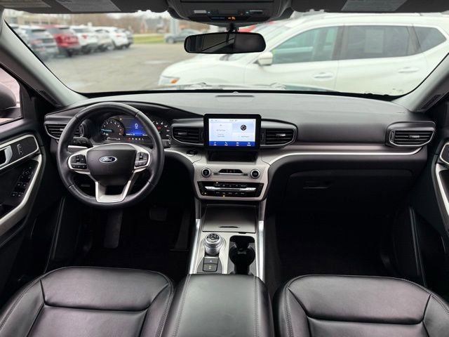 Certified 2023 Ford Explorer XLT w/ Equipment Group 202A image 3