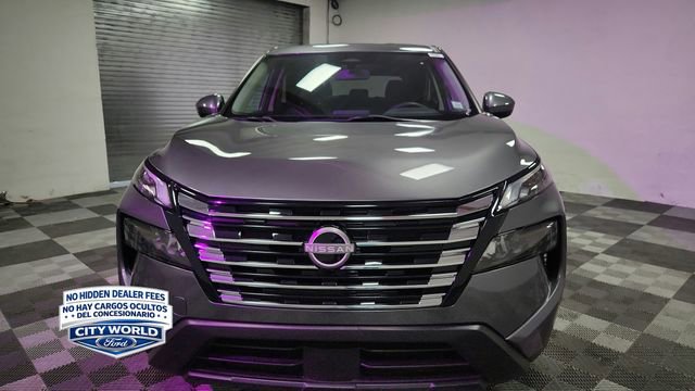 Used 2024 Nissan Rogue SV AWD/4WD image 3