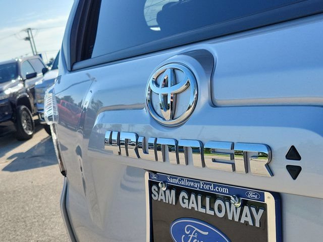 Used 2024 Toyota 4Runner SR5 RWD image 7