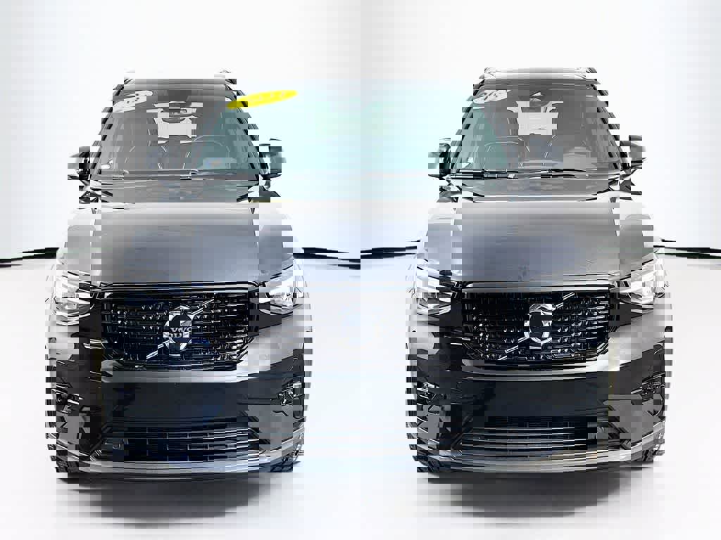 Used 2023 Volvo XC40 B5 Plus image 6