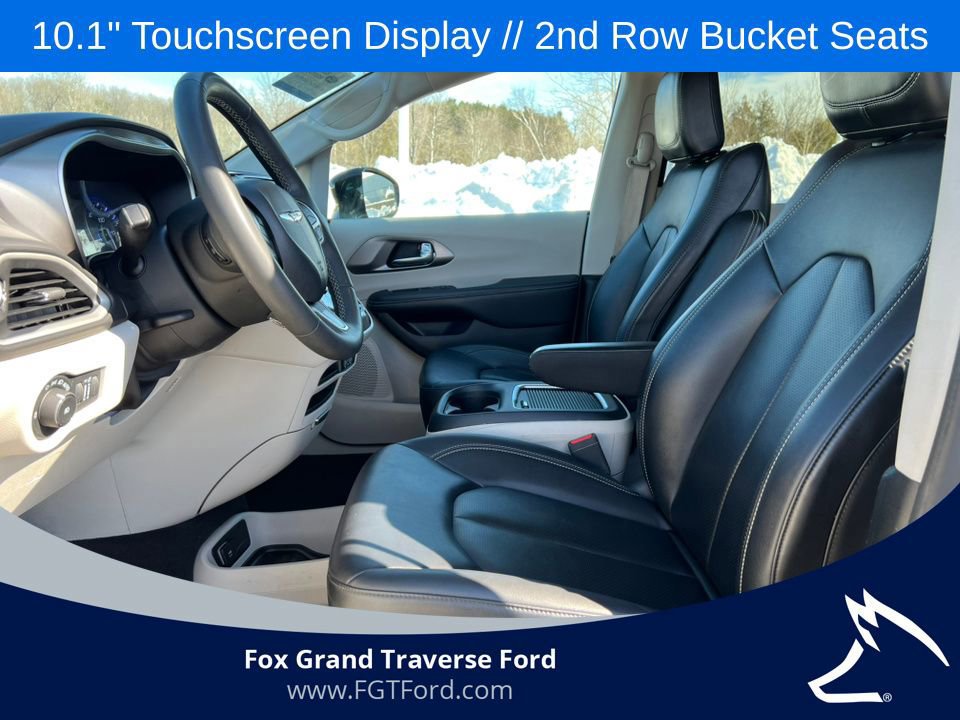 Used 2024 Chrysler Pacifica Touring-L image 8