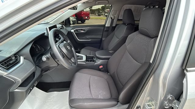 Used 2025 Toyota RAV4 XLE FWD image 17