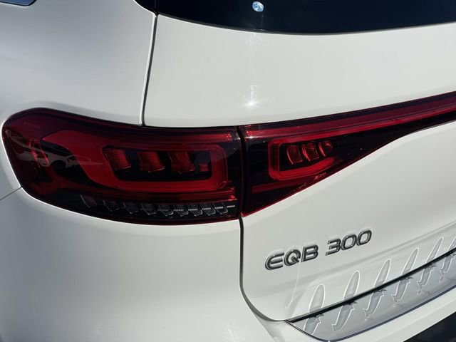 Used 2023 Mercedes-Benz EQB 300 4MATIC image 7