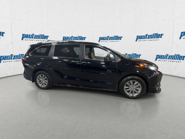 Used 2022 Toyota Sienna XLE FWD image 13
