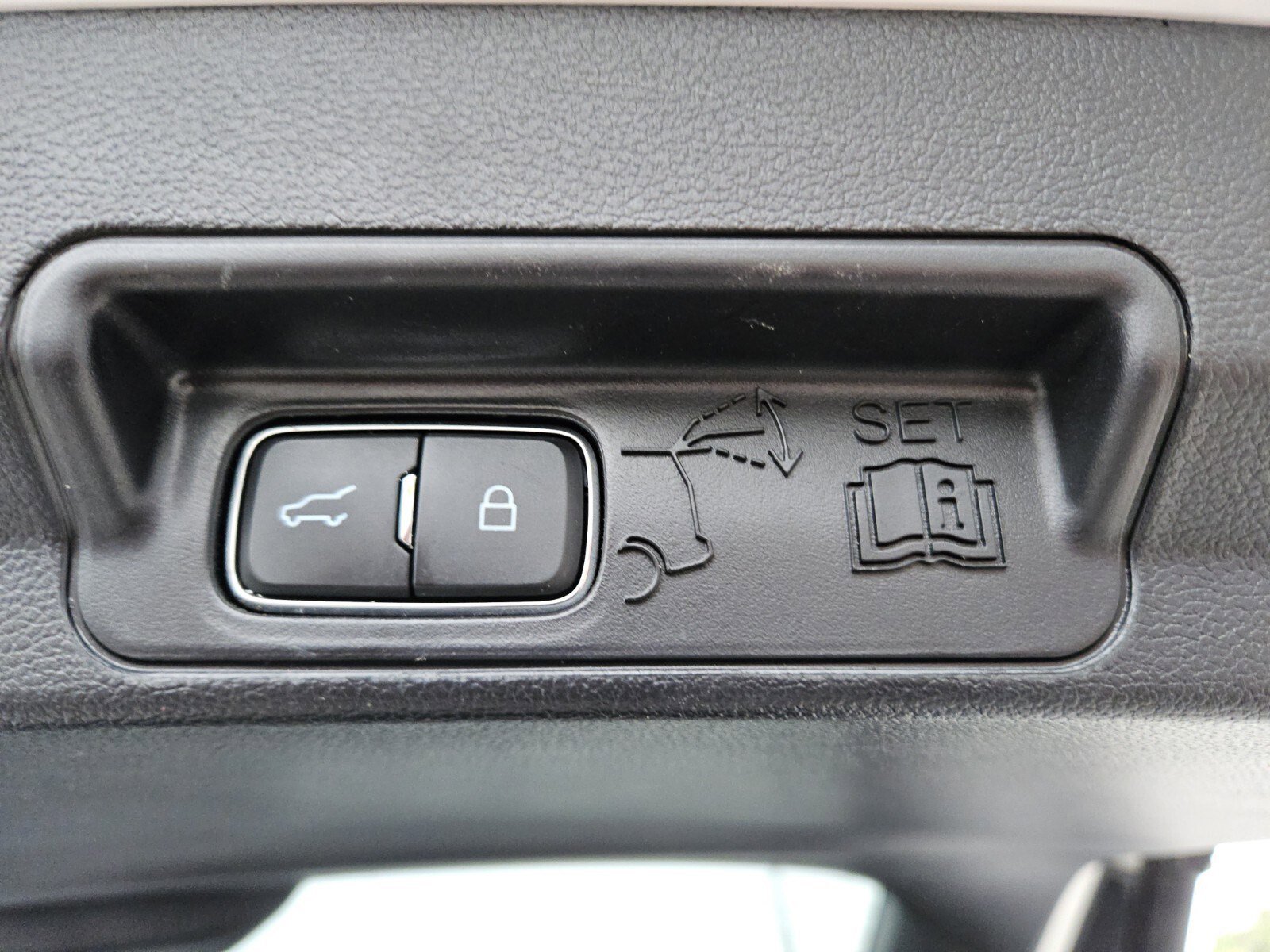 Certified 2022 Ford Explorer XLT w/ Equipment Group 202A image 32