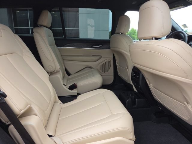 Used 2025 Jeep Grand Cherokee L Limited w/ Black Appearance Package RWD image 20