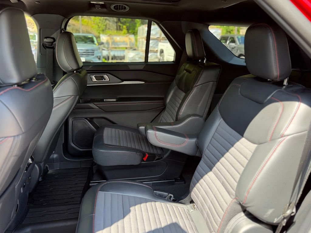 Certified 2026 Ford Explorer ST-Line AWD/4WD image 6