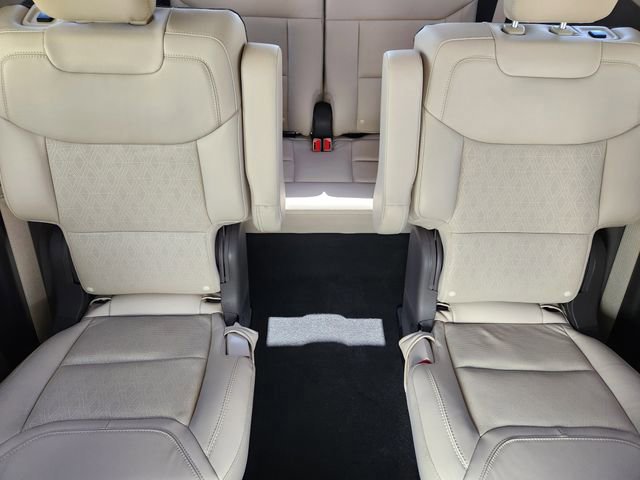 Certified 2023 Ford Explorer Platinum w/ Technology Package AWD/4WD image 17