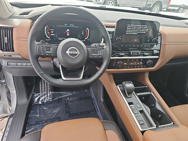 Used 2025 Nissan Pathfinder Platinum image 17
