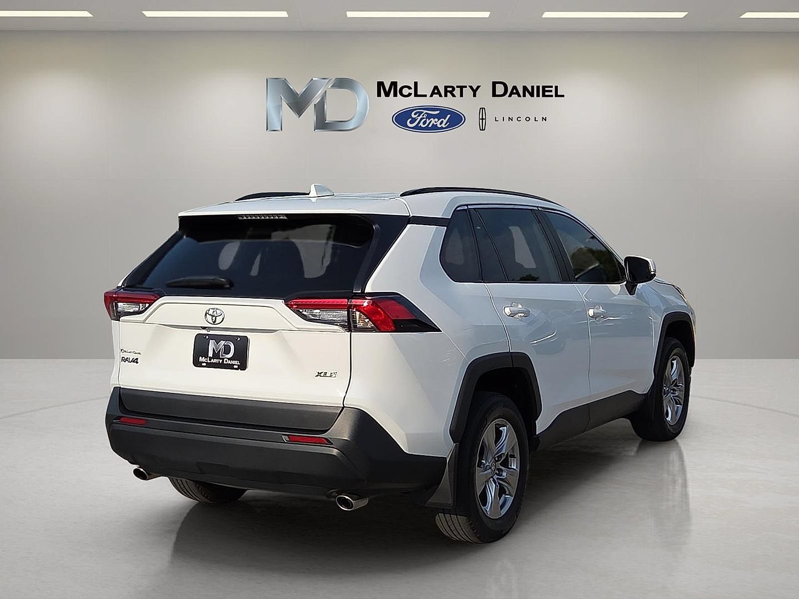Used 2023 Toyota RAV4 XLE w/ Convenience Package FWD image 5