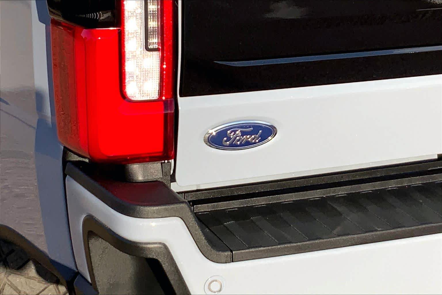 Certified 2025 Ford F250 Platinum AWD/4WD image 10