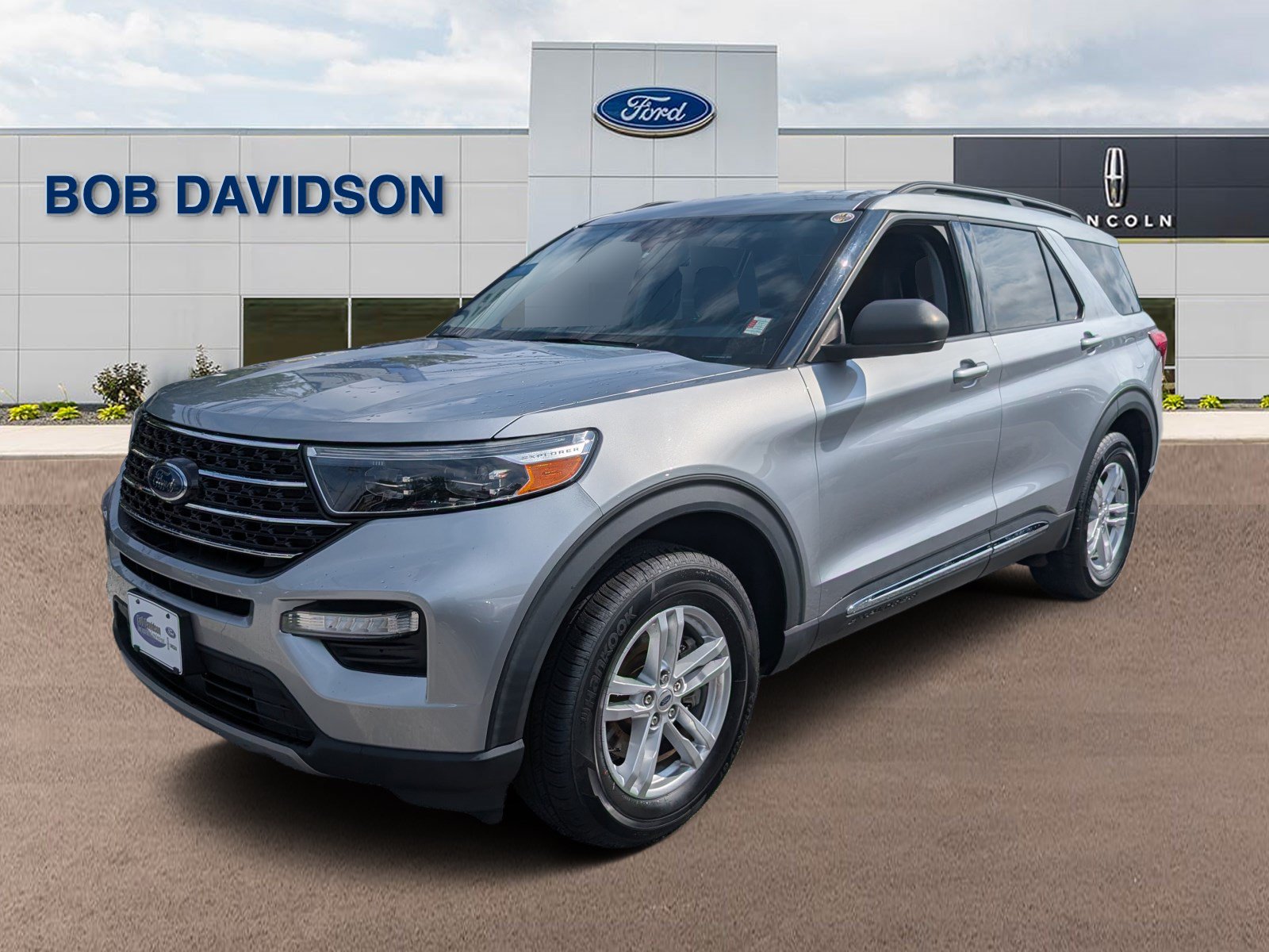 Certified 2020 Ford Explorer XLT w/ Equipment Group 202A AWD/4WD image 1