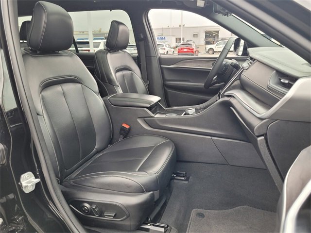 Used 2024 Jeep Grand Cherokee L Limited w/ Luxury Tech Group II image 18