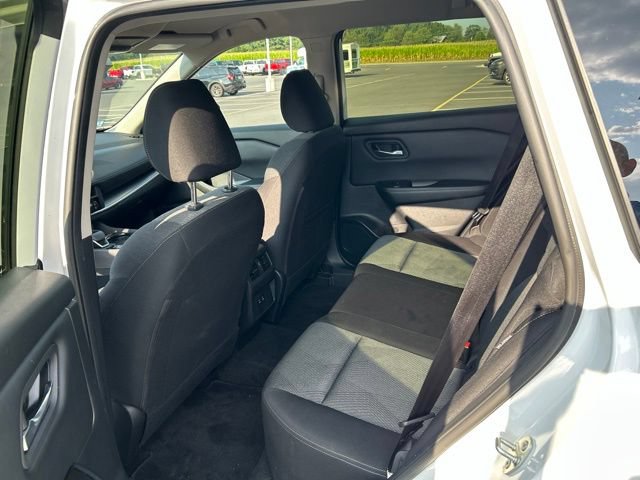 Used 2025 Nissan Rogue SV AWD/4WD image 11