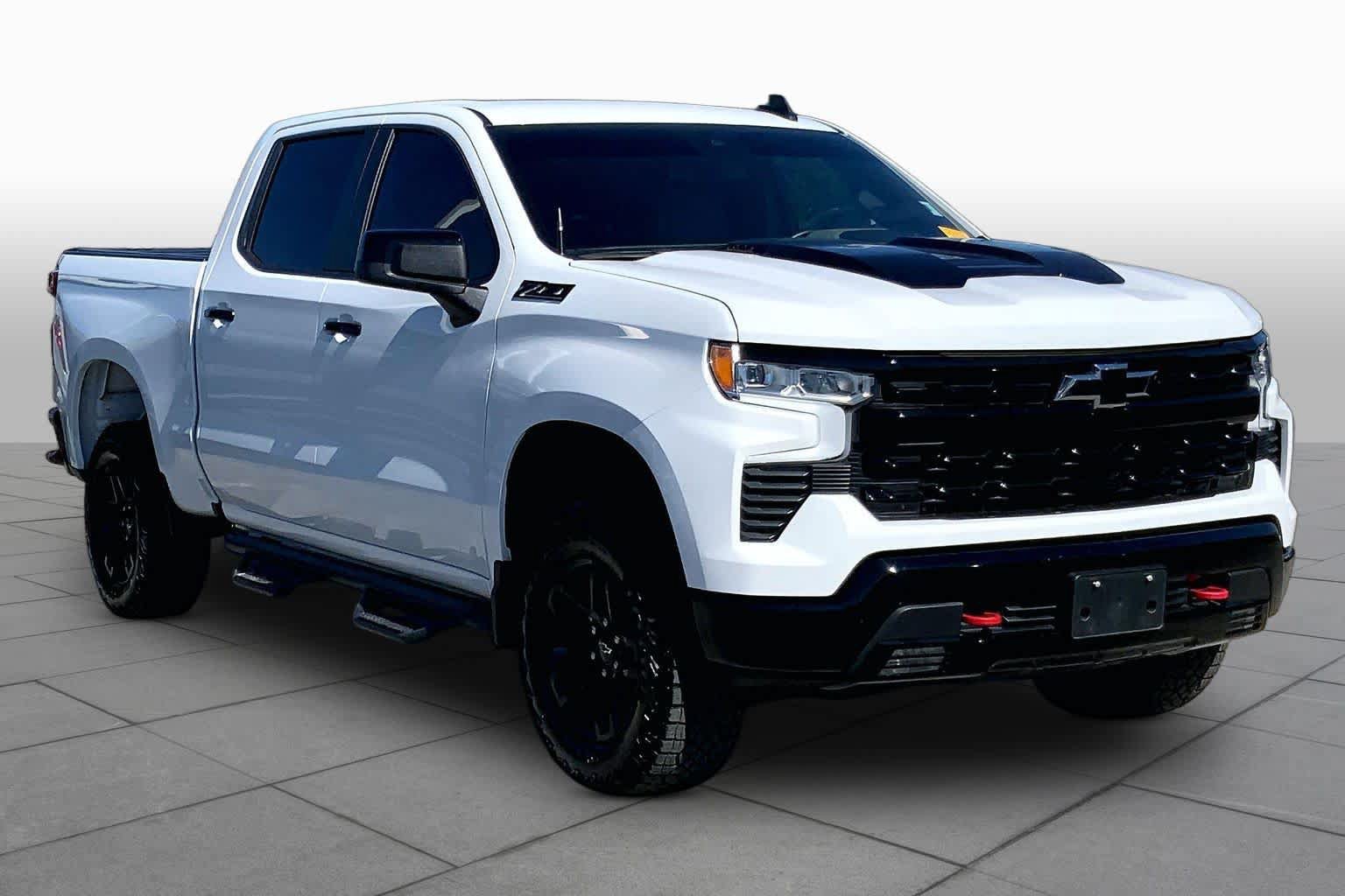 Used 2024 Chevrolet Silverado 1500 LT Trail Boss w/ Convenience Package II AWD/4WD image 3