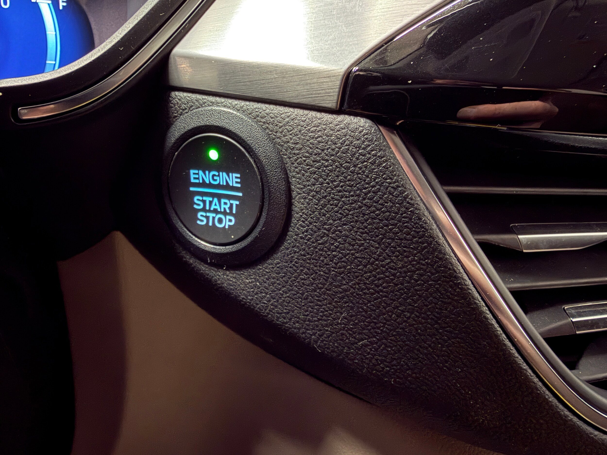 Certified 2021 Ford Escape Titanium FWD image 20
