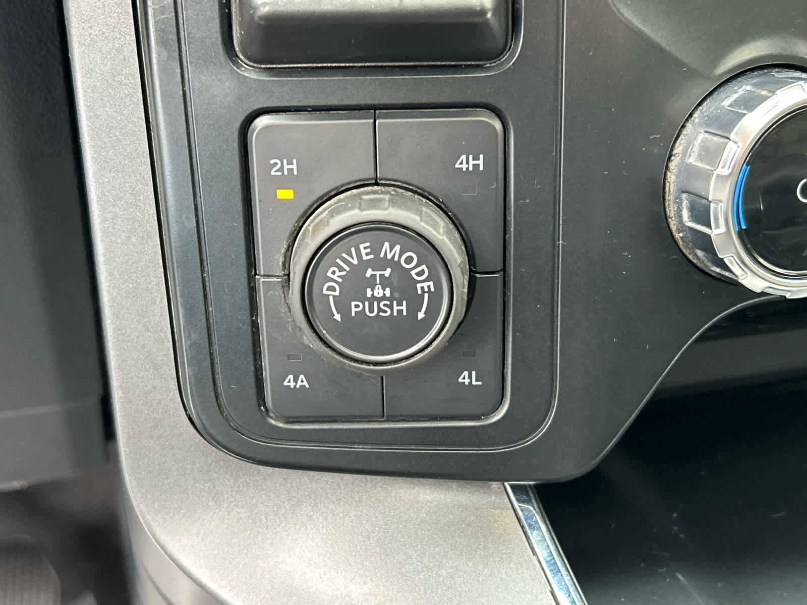 Certified 2025 Ford F150 Lariat w/ FX4 Off-Road Package image 37