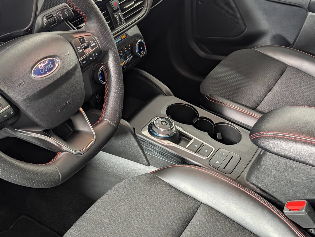 Certified 2025 Ford Escape ST-Line FWD image 23