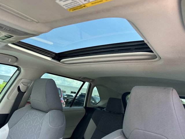 Used 2020 Toyota RAV4 XLE w/ Convenience Package FWD image 33