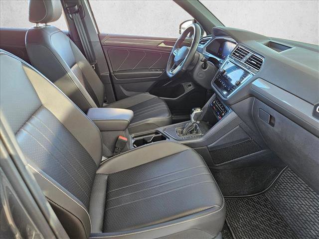 Used 2022 Volkswagen Tiguan SE R-Line image 23