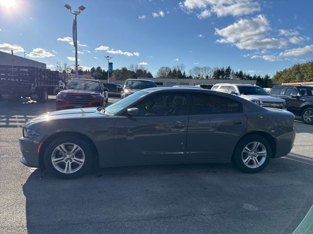 Used 2019 Dodge Charger SXT image 4