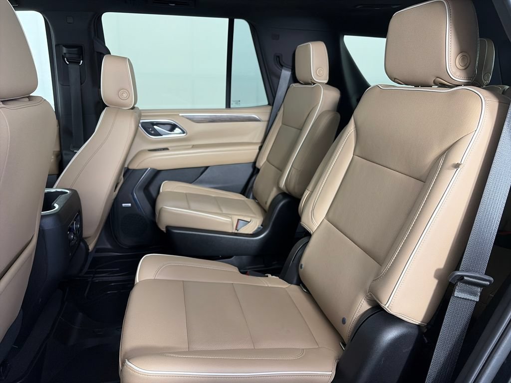 Used 2021 Chevrolet Tahoe Premier w/ Premium Package AWD/4WD image 13