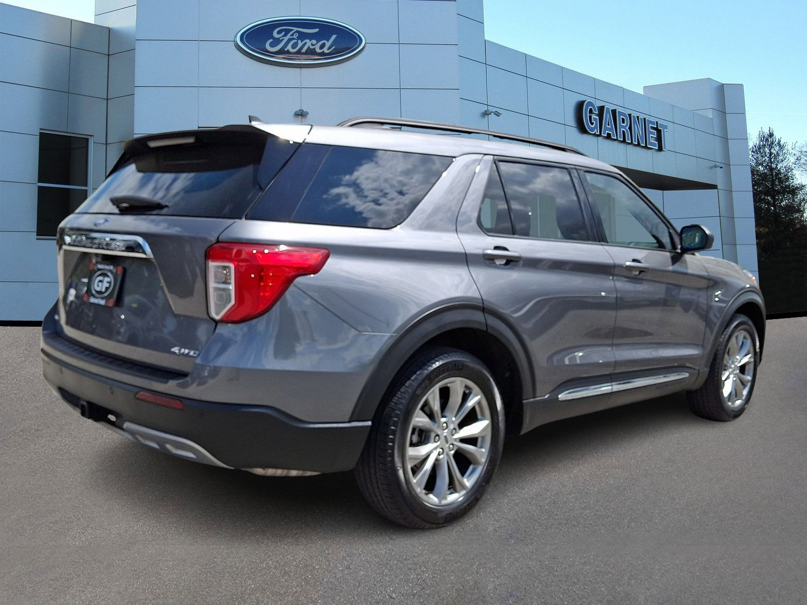 Certified 2024 Ford Explorer XLT w/ Equipment Group 202A image 4