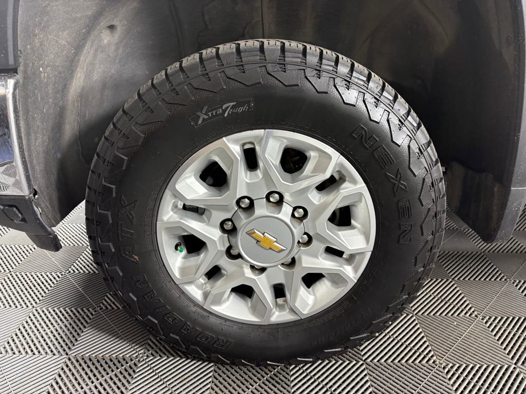 Used 2024 Chevrolet Silverado 2500 LTZ w/ LTZ Premium Package image 12