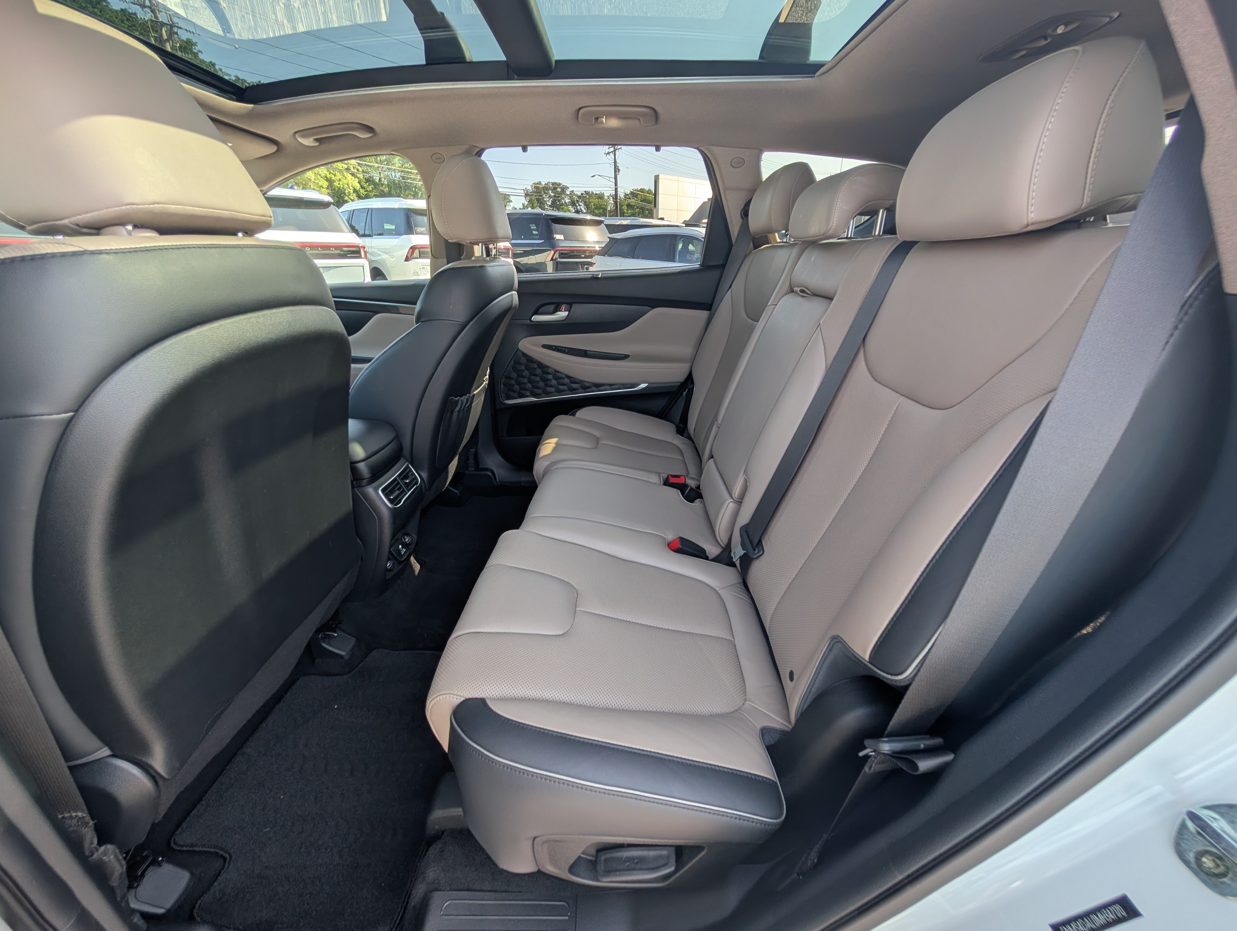 Used 2021 Hyundai Santa Fe Limited w/ Cargo Package AWD/4WD image 16