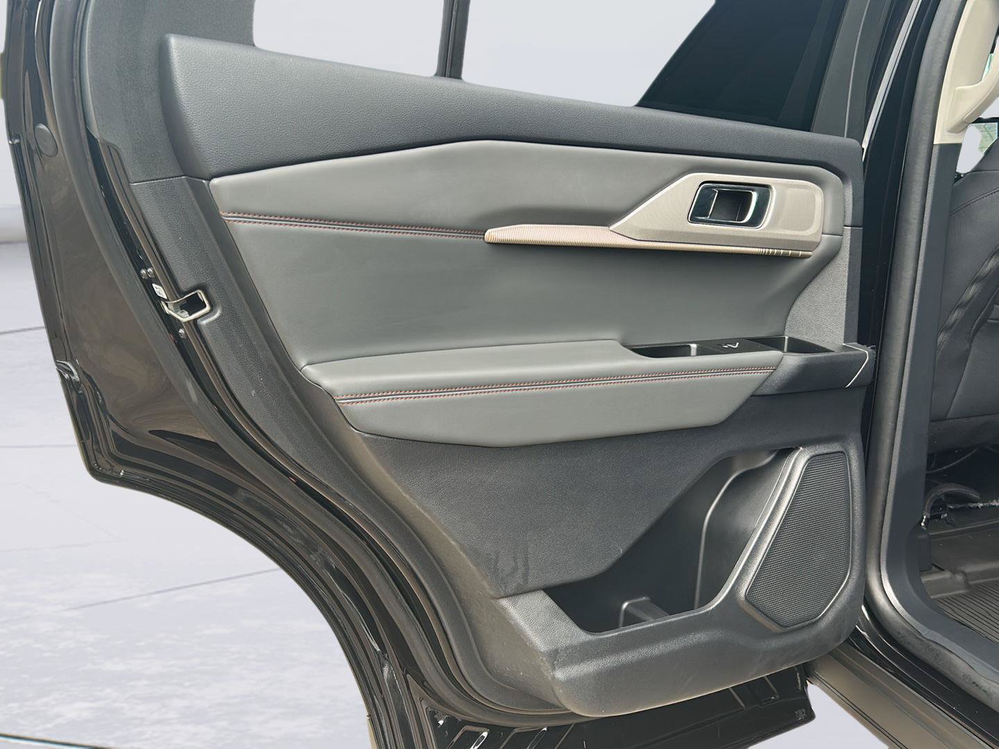 Certified 2025 Ford Explorer Active RWD image 20