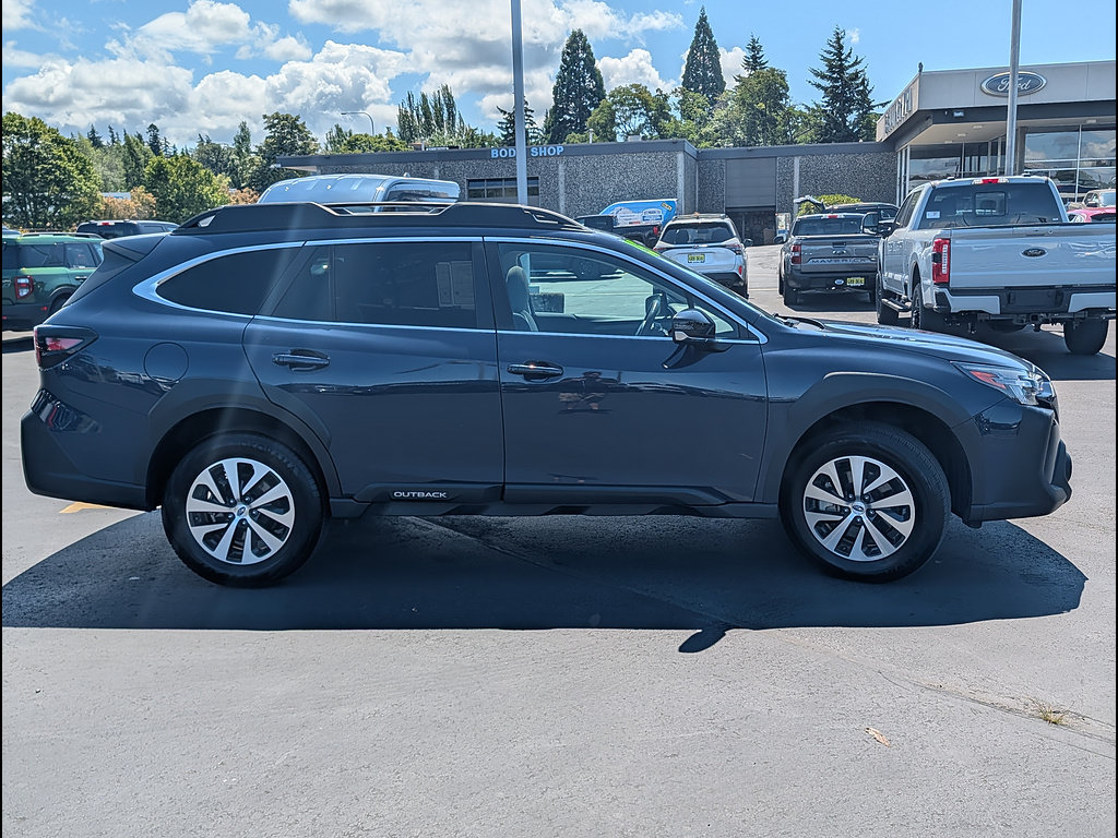 Used 2025 Subaru Outback Premium AWD/4WD image 4