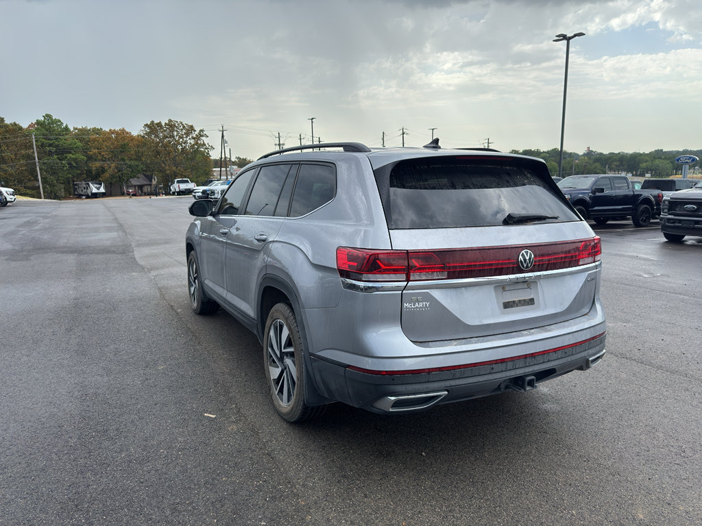 Used 2024 Volkswagen Atlas SE w/ Panoramic Sunroof Package FWD image 7