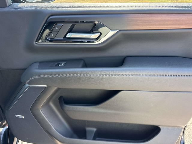 Used 2025 GMC Yukon Denali AWD/4WD image 23