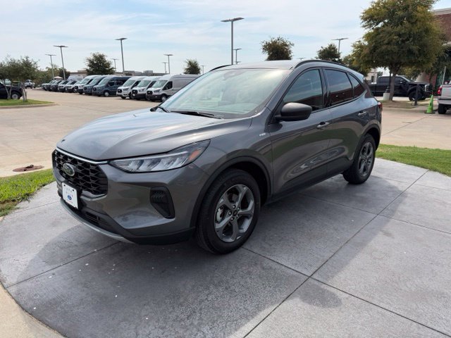 Certified 2025 Ford Escape ST-Line AWD/4WD image 3