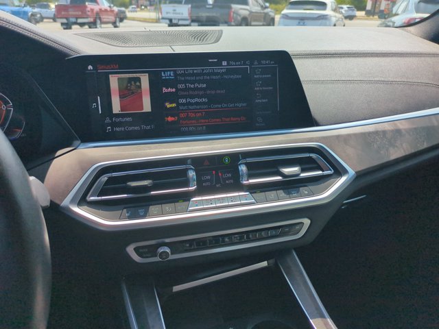 Used 2022 BMW X5 xDrive40i w/ Parking Assistance Package AWD/4WD image 21