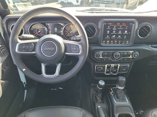 Used 2023 Jeep Wrangler Unlimited Sahara AWD/4WD image 4